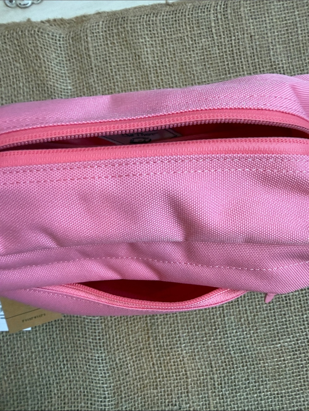 Limited Edition Herschel Supply Company Pink Cosmetic Pouch brand new with tags - Picture 9 of 11